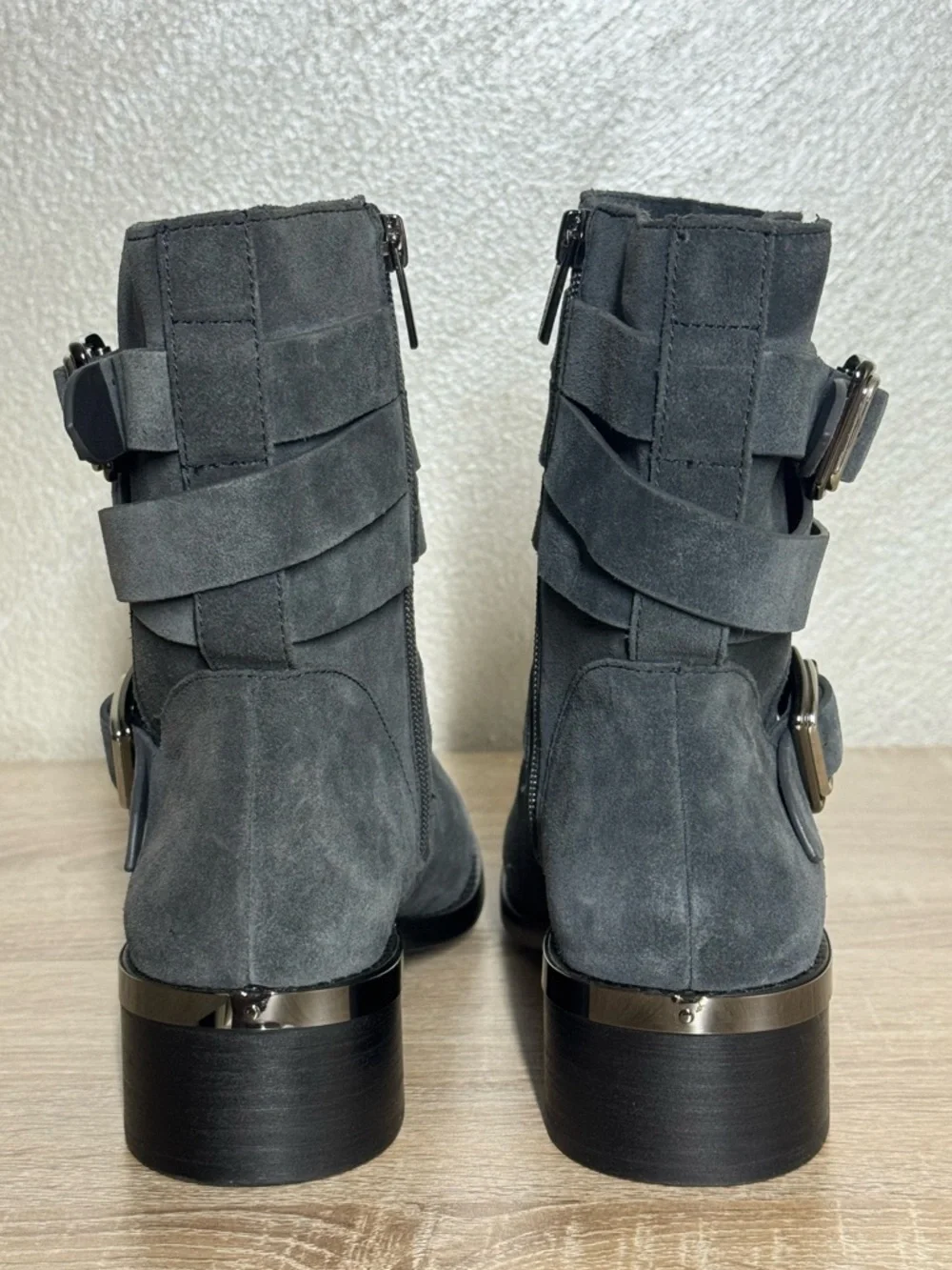 VINCE CAMUTO WEBEY SUEDE LEATHER MOTO BOOTS GREY SZ 9M